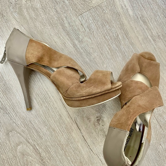 Michael Kors tan suede pumps - Picture 3 of 6
